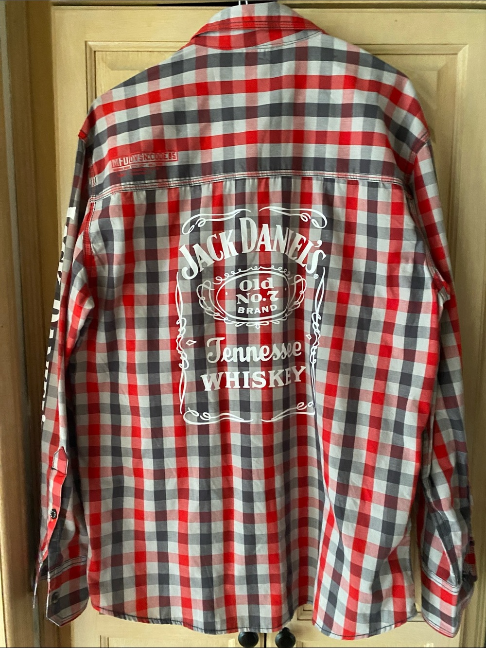 Jack Daniels print shirt Red, Gray & White Plaid Long-Sleeve Button-Down size L
